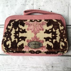 NWOT • Petunia Pickle Bottom Cake Clutch